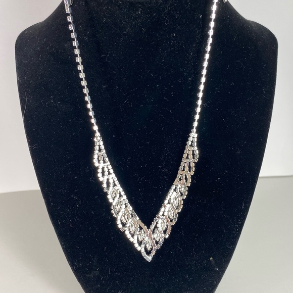 Windsor Fashion Jewelry Earrings and Necklace set - Picture 4 of 4